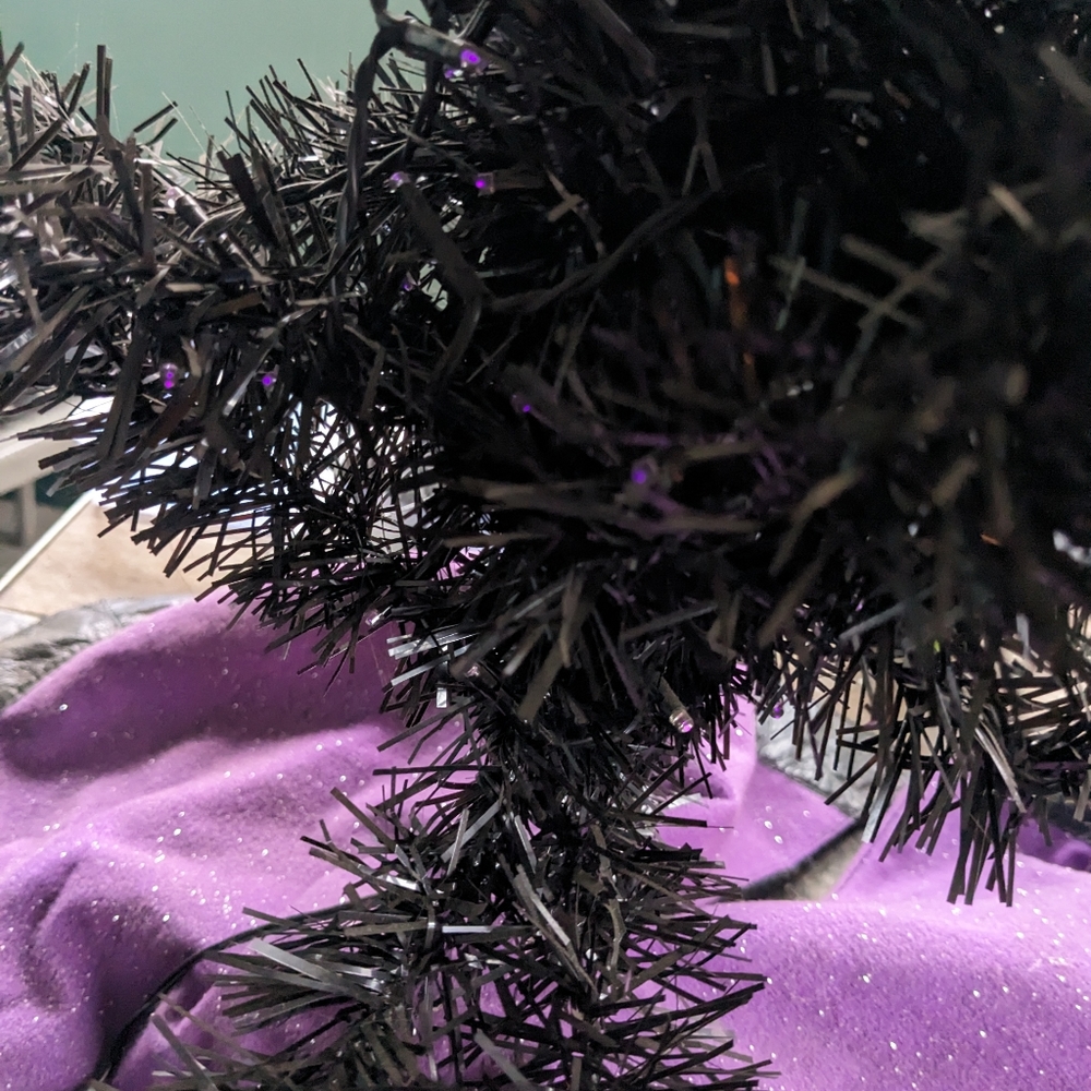 Black tree - Picture 3 of 3